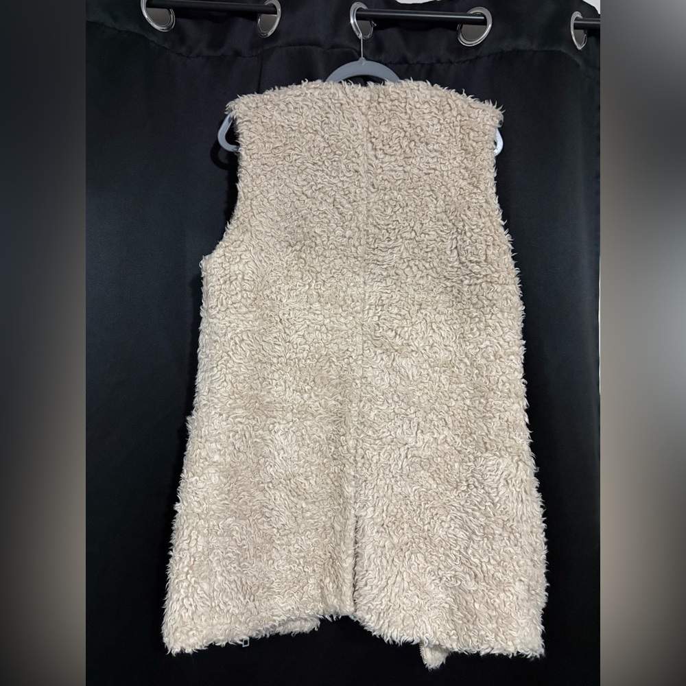 Forever 21 Cream Sherpa Vest - Picture 4 of 6